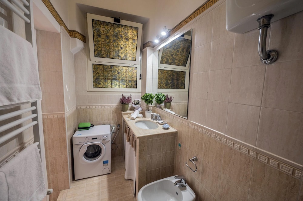 Colosseum 2BR Elegance and Charm