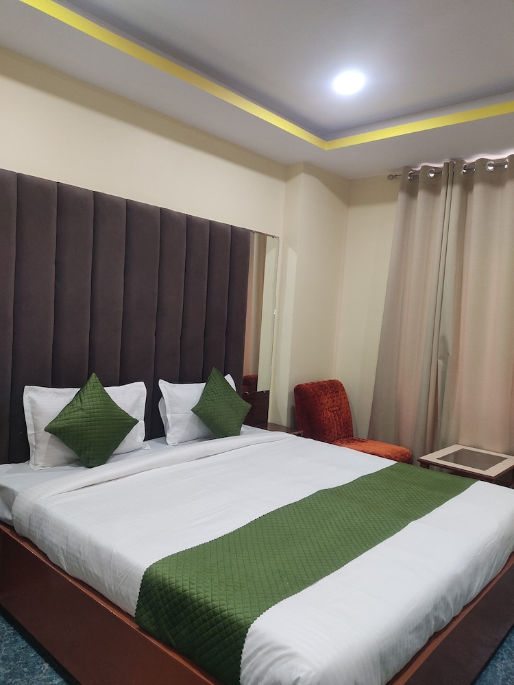 Holiday Inn Guest House