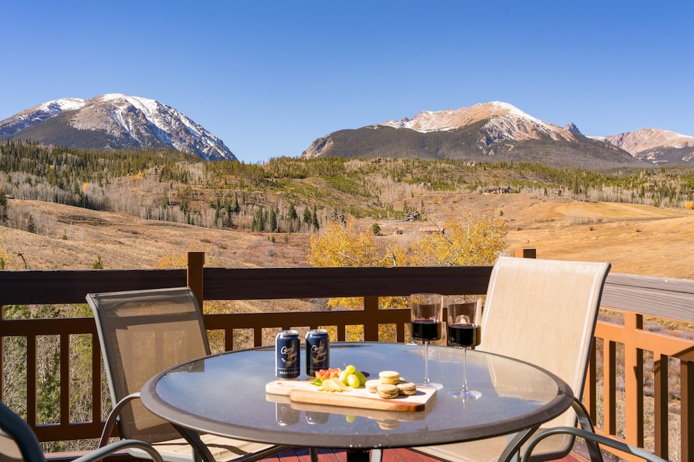 Summit County Vacations - Topaz Estate by Avantstay Luxe Home, Pool View - Property Image 42