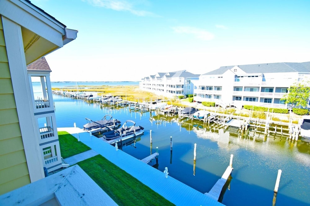Seascape-heron Harbour 206-10 2 Bedroom Condo by RedAwning