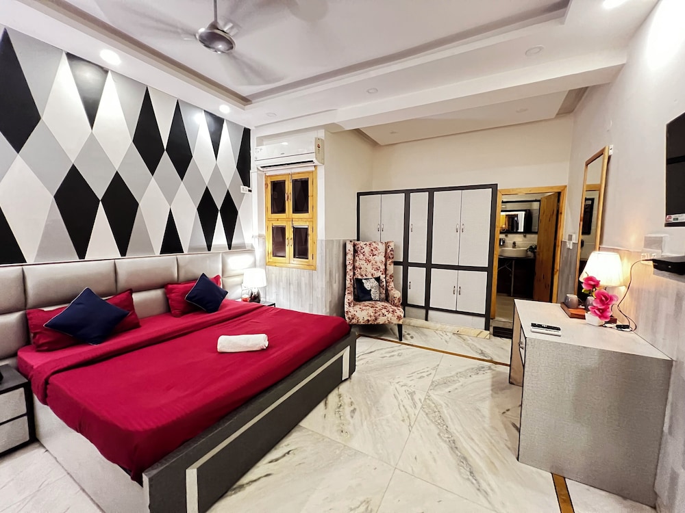 Divine Inn Hotel Rajouri Gardan