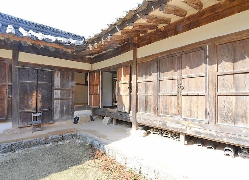 Suaedang Premium Traditional House view 2