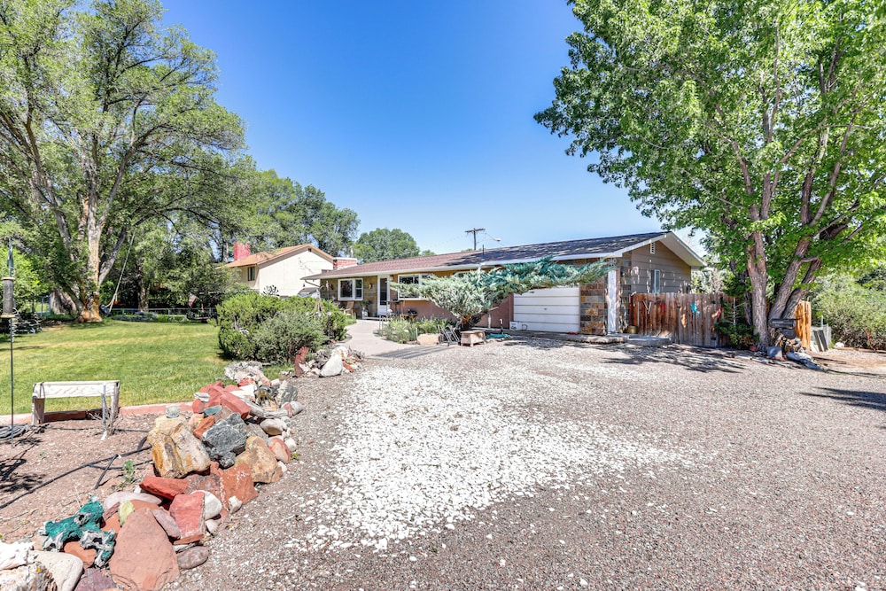 Walk to Main St: Carbondale Apt w/ Shared Patio
