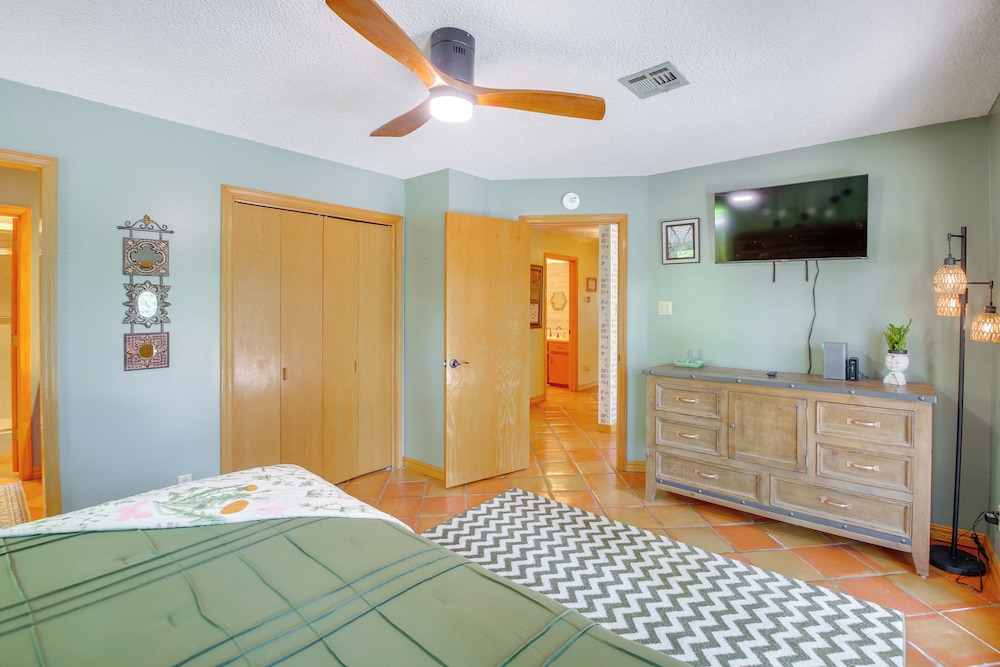 Secluded Lake Hamilton Access: Hot Springs Home