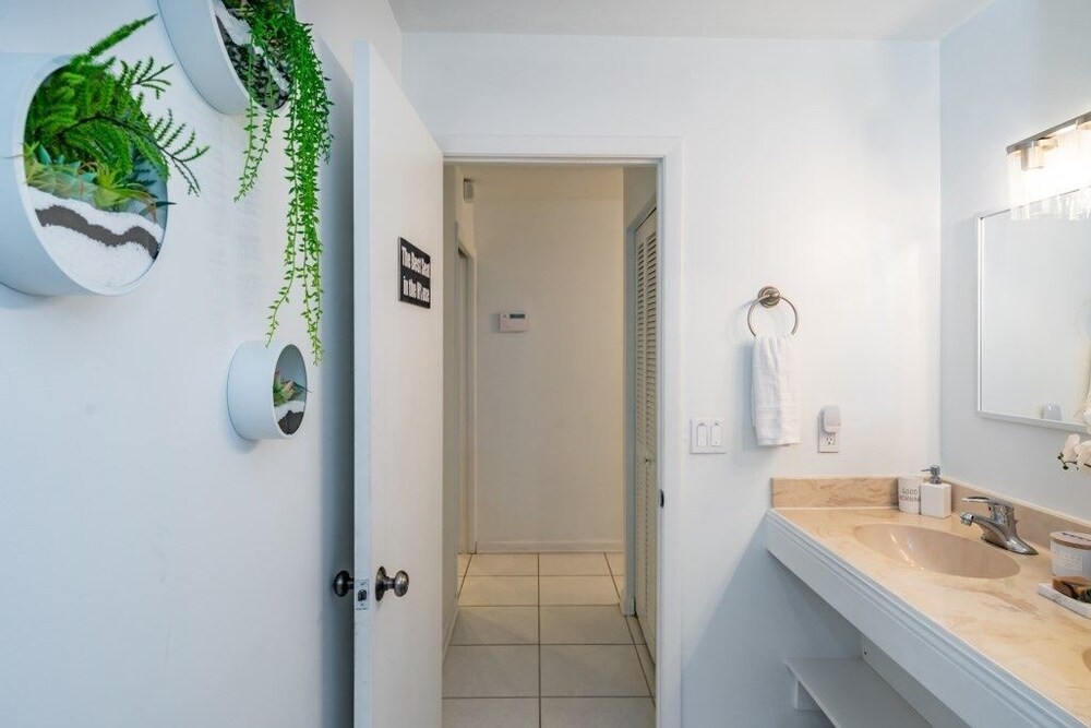 Fox Private Resort- Near Downtown & Beach 8 Bedroom Home