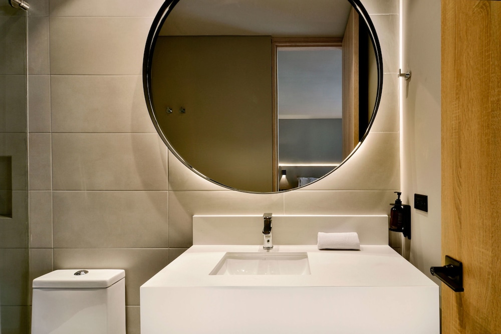 w Resplendent 1BR w Modern Balcony in Unicentro