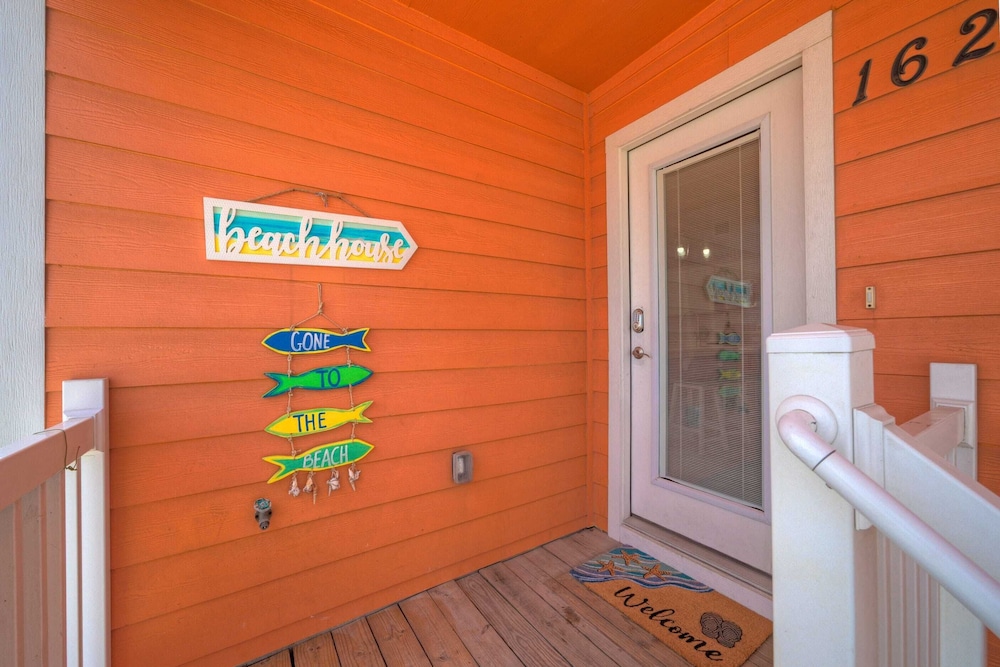 Port A Getaway Games, Grill, Close to Beach Sandy Feet Retreat by Avantstay