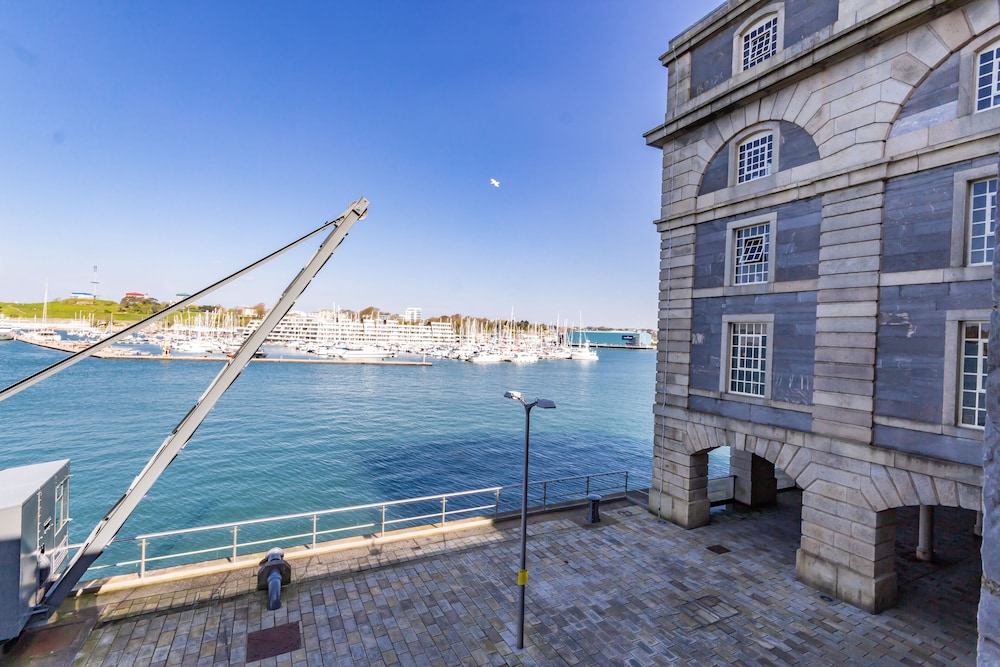 1 Bed- Pureserviced 42 Brewhouse view 4
