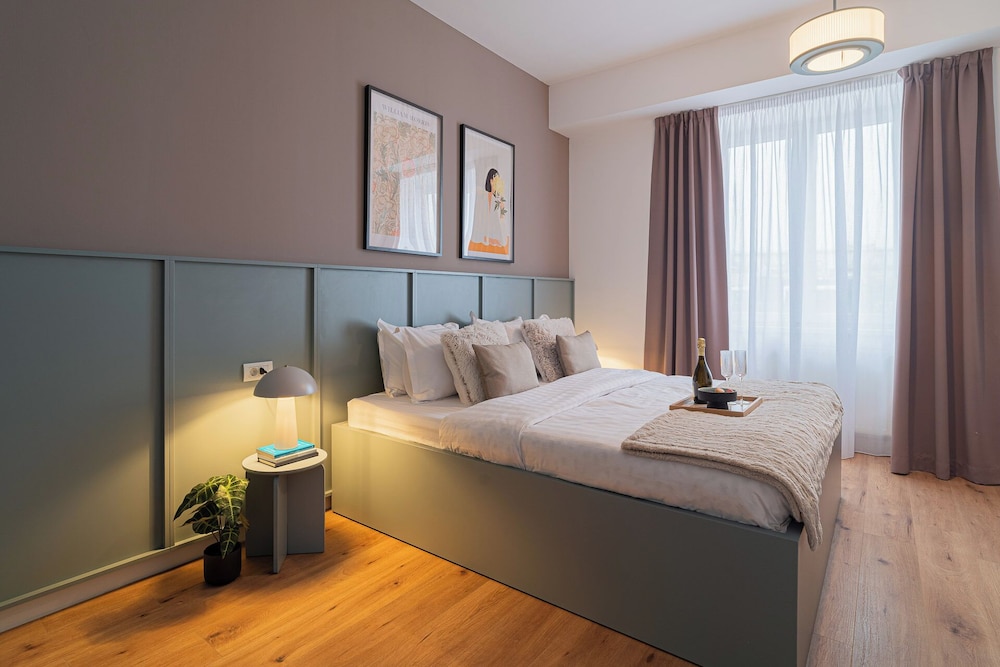 Loggia & Luxe 4BR Penthouse in Universitatii Area