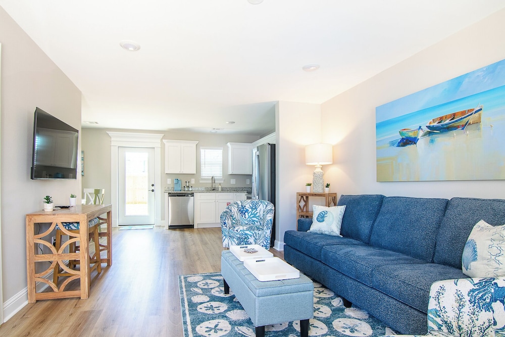 Stylish, Brand NEW 3 Bed Cottage, Beach Front, DOG Friendly!