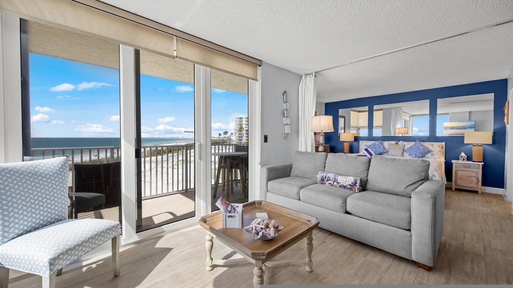 Oceanfront Views Balcony Sunsets