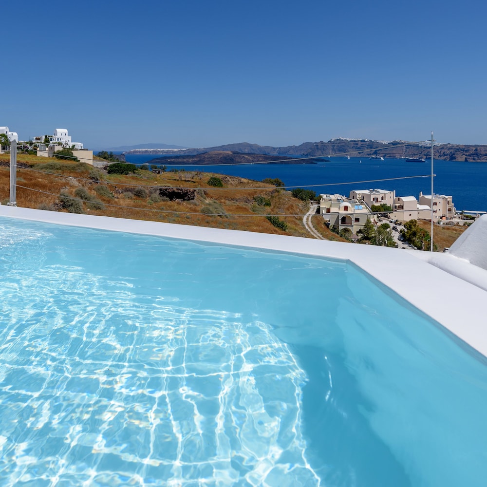 Earino Suites & Villas