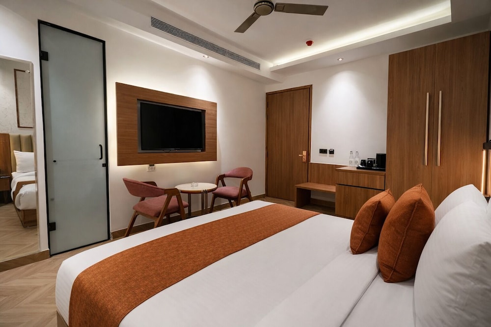 Hotel Grand Shalimar by JMD Group