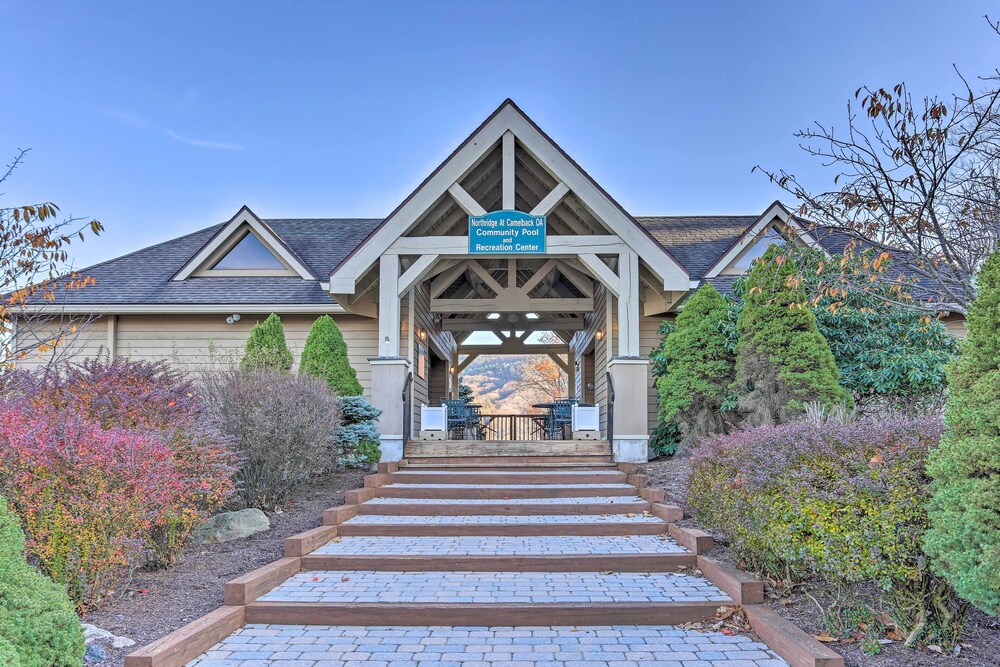Pocono Retreat, 1 Mi to State Park & Ski Access! view 5
