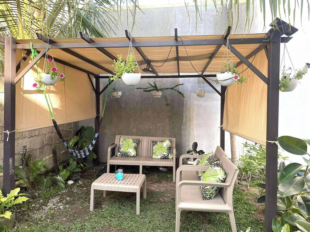 Charming Iloilo City House With Garden View