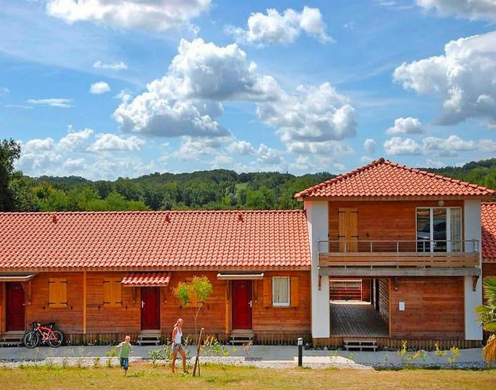 Cassen Holiday House With Pool
