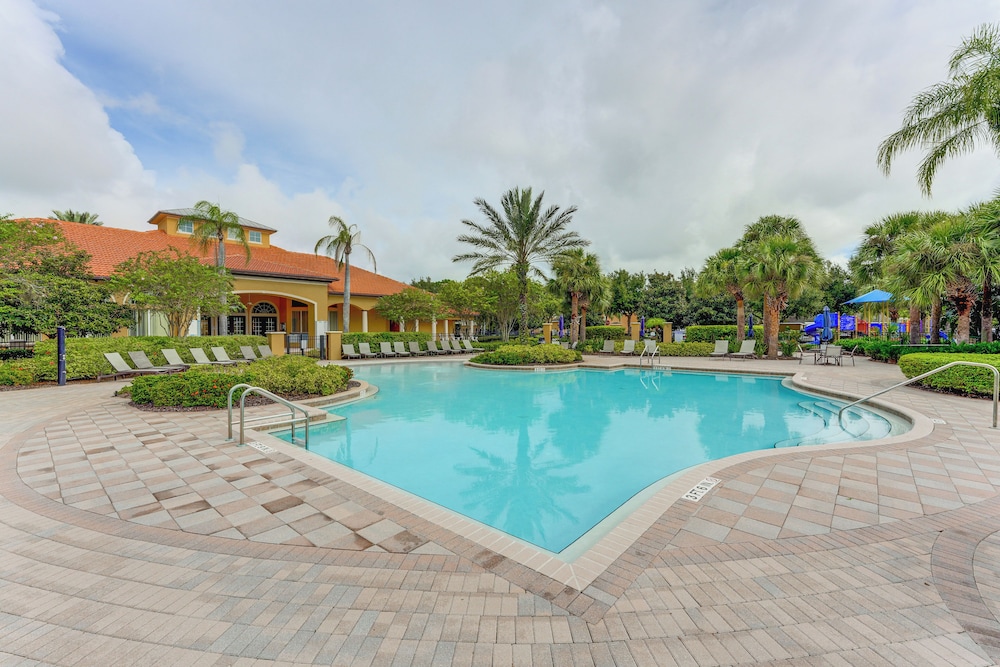Themed Rooms, Pool & More! Custom Davenport Villa