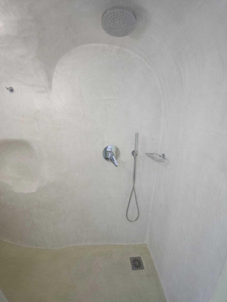 Phaos Oia Suites