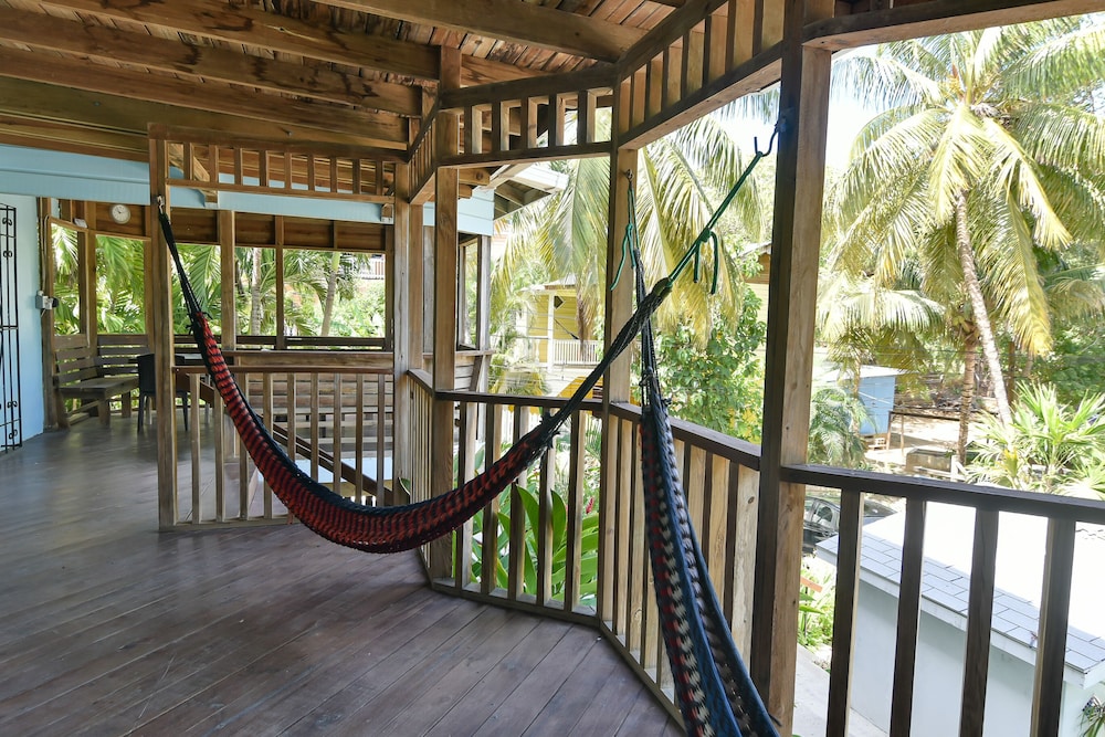 Mariposa Lodge
