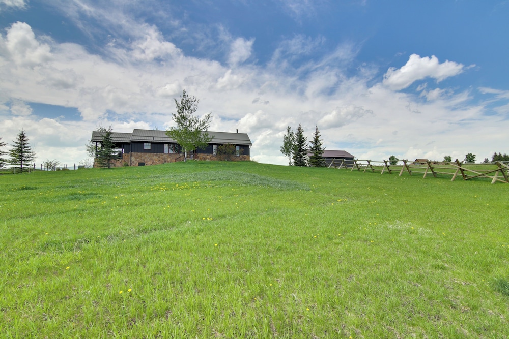Stunning Gallatin Gateway Mountain Retreat! view 4