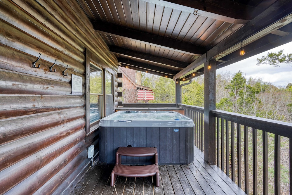 Mountains are Calling by Avantstay Sleeps 8 Hot Tub + Game Loft Located in Douglas Lake Resort