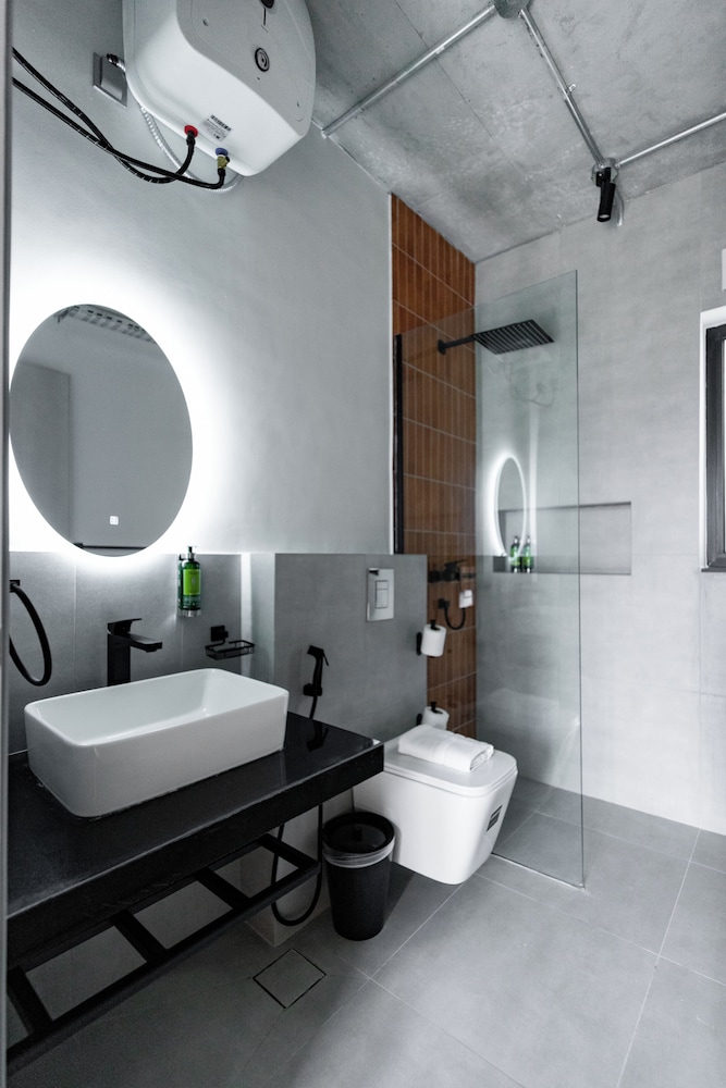 C LIVING 3 - ALMALQA