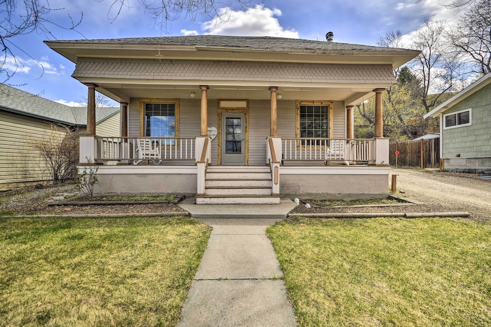 Pet-friendly Cody Home - Walk to Main Street! view 5
