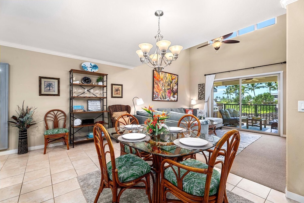 Ocean & Mountain Views - 2BR With Loft, 4 Beds - Relax in Luxury - Vrkcv