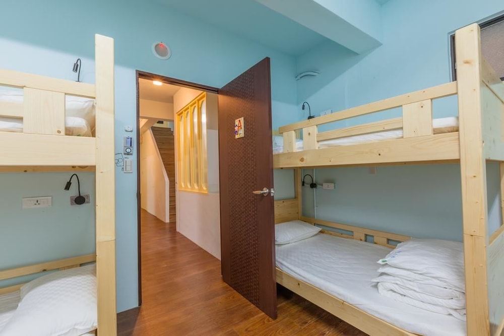 GoldenHouse Hostel