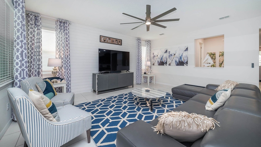 Solara Resort 5 Bedroom Home with Pool + Game Room 5 Home