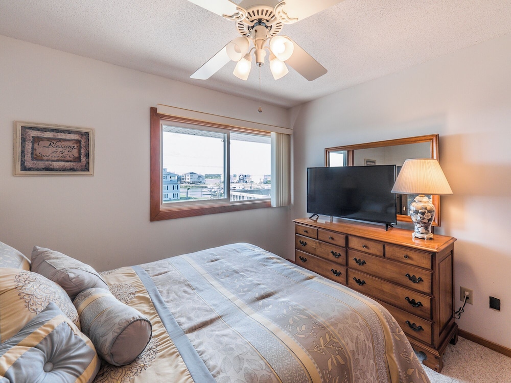 Queens Grant by Topsail Realty