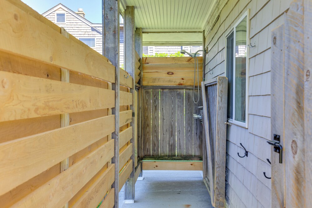 Coastal Truro Cottage - Close to Beaches & Ptown!