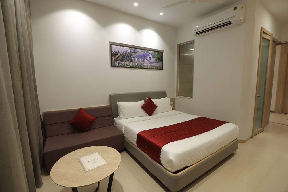 Hotel Shreeji Vatika-Airport Road