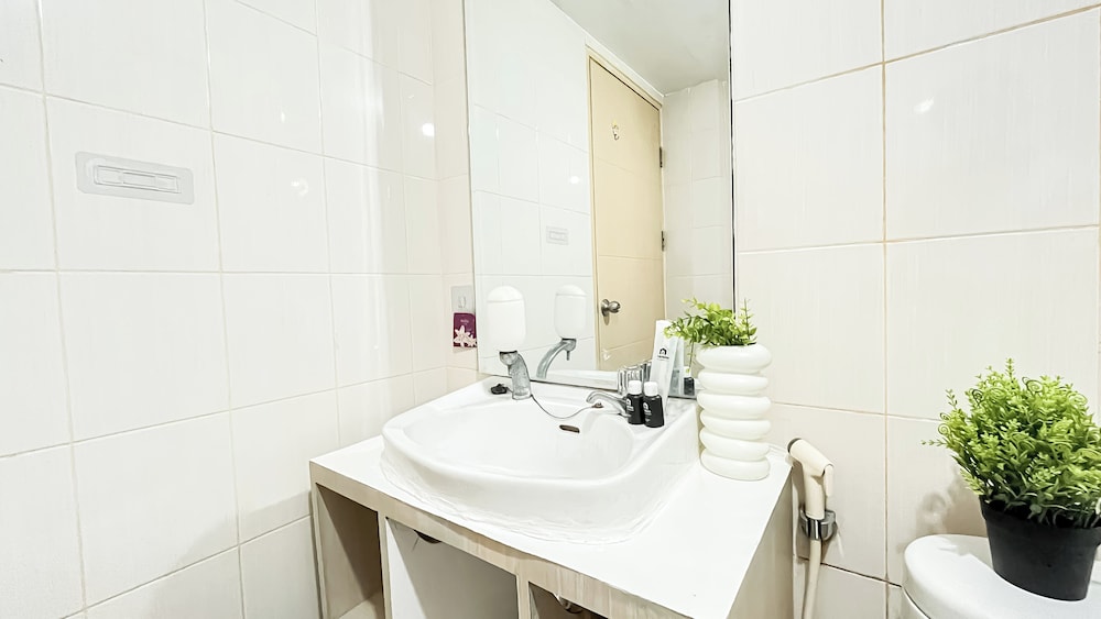 Minimalist And Homey Studio Apartment Amethyst