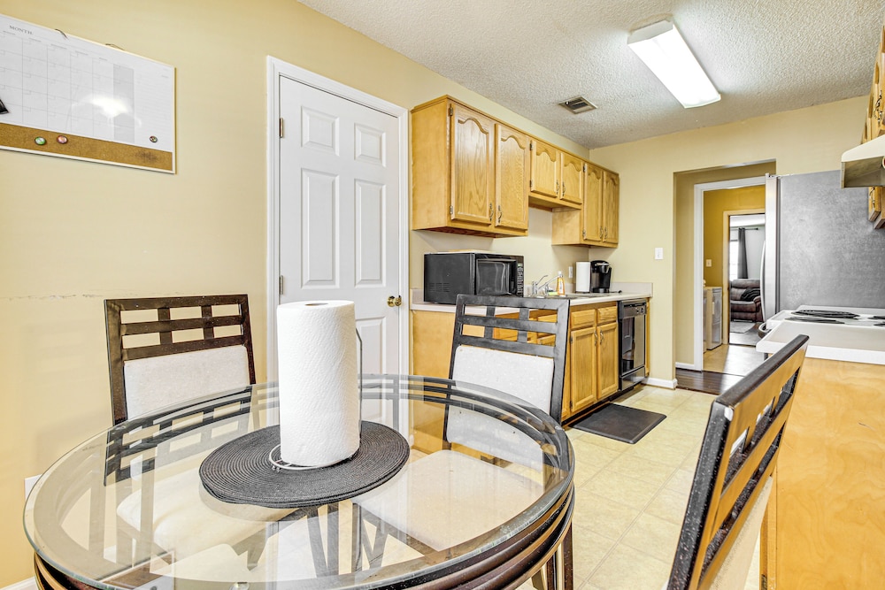 3 Mi to Hunter Army Airfield: Home w/ Serene Deck