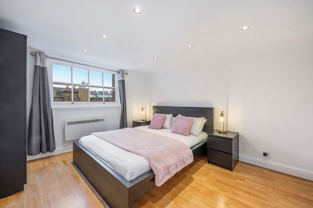 Above Beyond - Fitzrovia - by Frankie Says