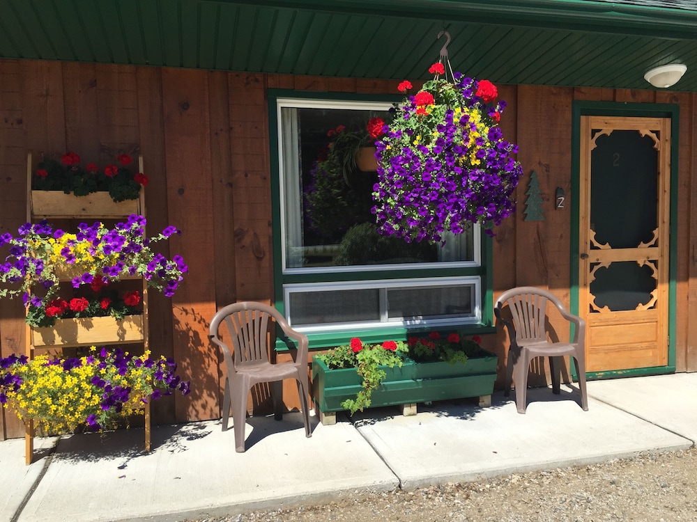 Dwight Village Motel