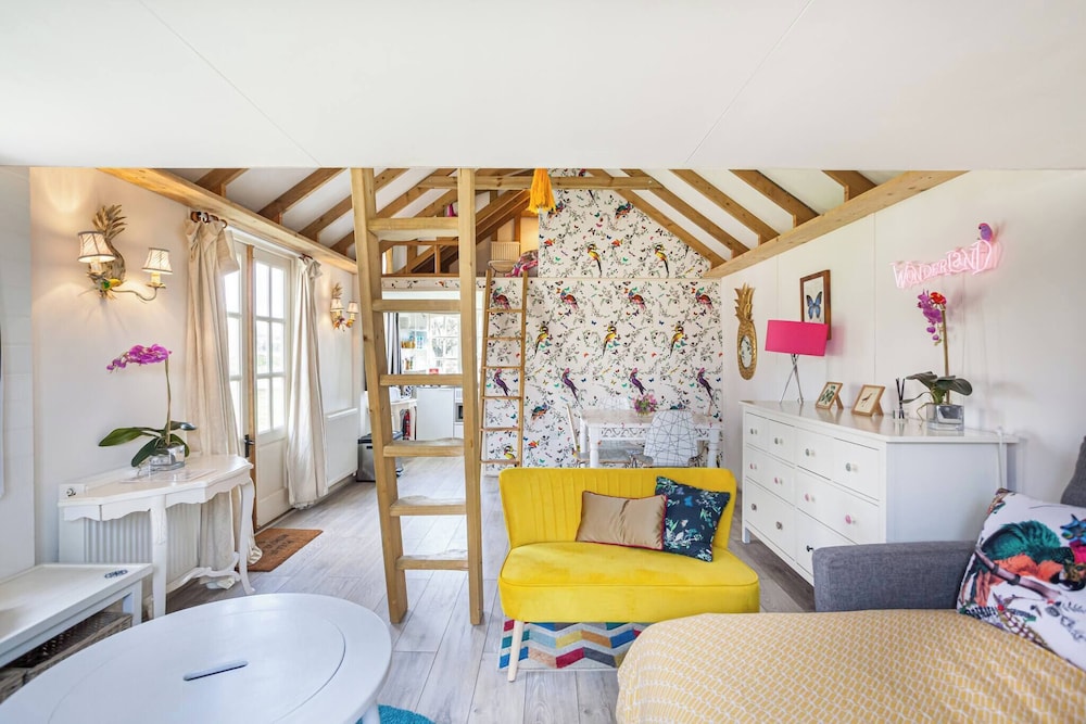Lakeside Sussex Retreat