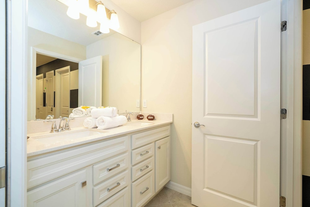 Magical 5BR w Pool Minutes From Disney 16140