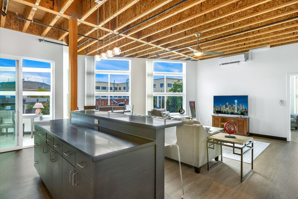 Admiral Condo 201 in Bremerton