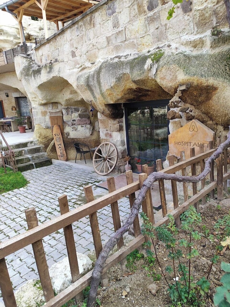 Deep Cave House