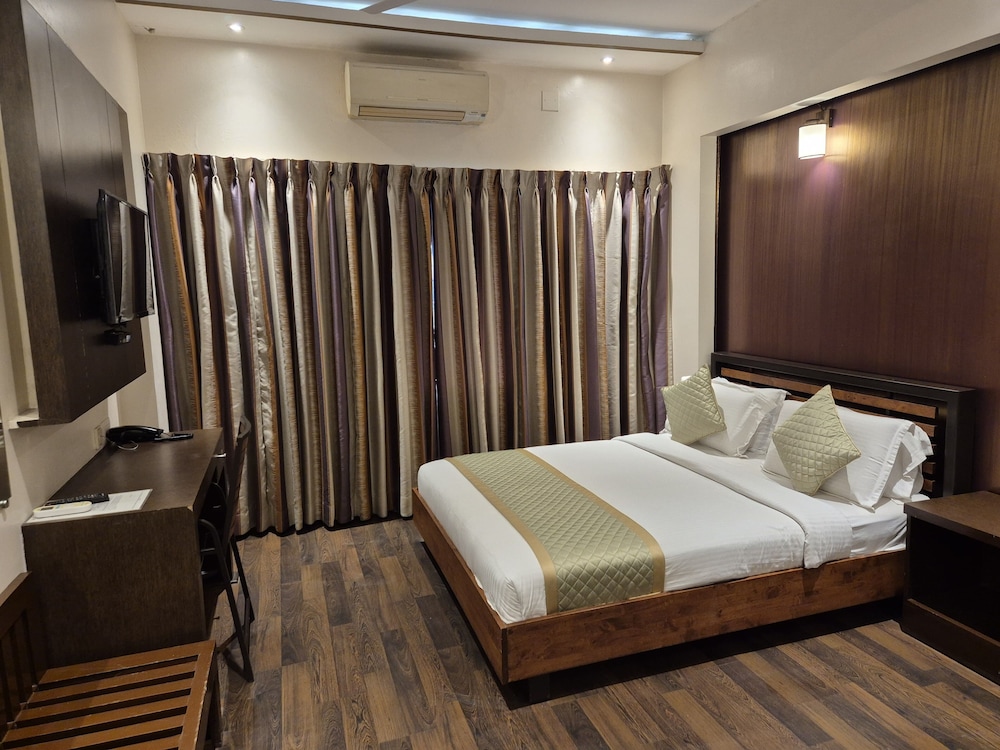 R D HOTELS HSR