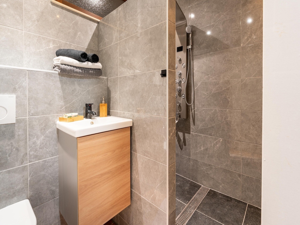 Luxury Apartment in Schin op Geul with Hot Tub & Sauna
