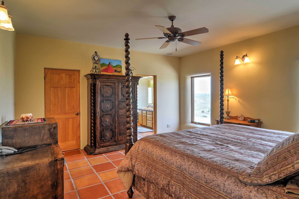Traditional Taos Home: 26 Acres w/ Mountain Views view 4