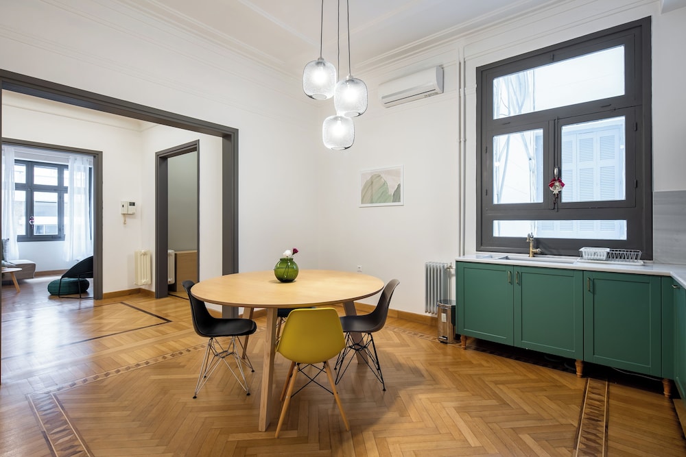 Meadows - Luxury 3-Bedroom Apt in Athens