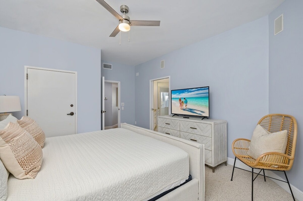 Tops'l 1111 2 Bedroom Condo by RedAwning view 5