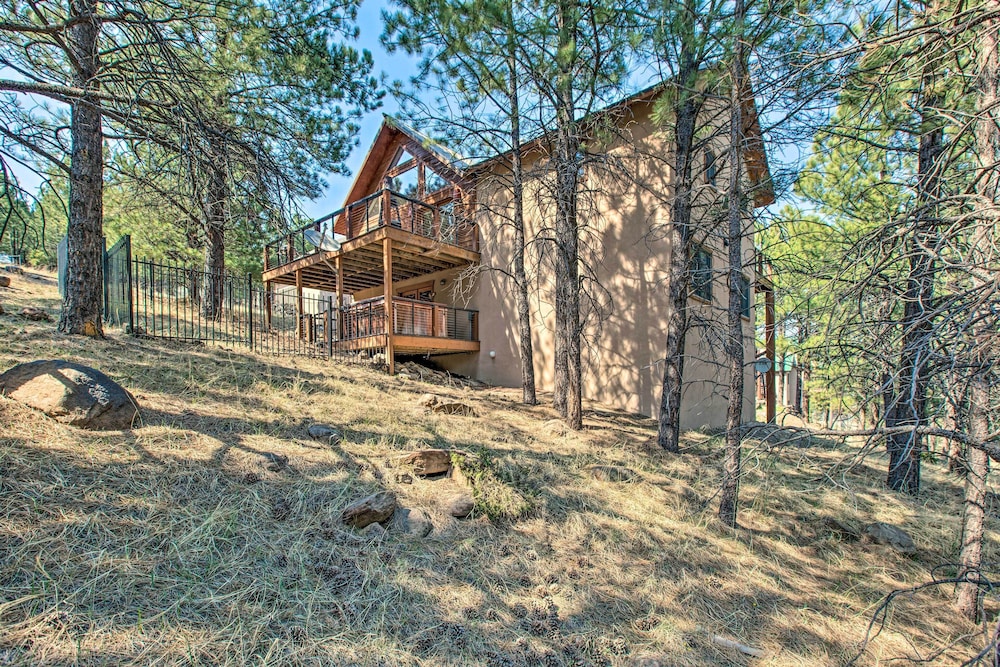 Stunning Angel Fire Cabin w/ Hot Tub & 3 Decks!