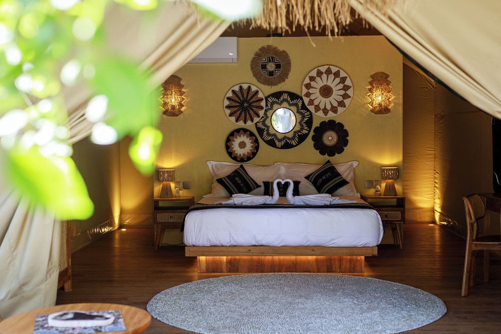 Barefoot Glamping