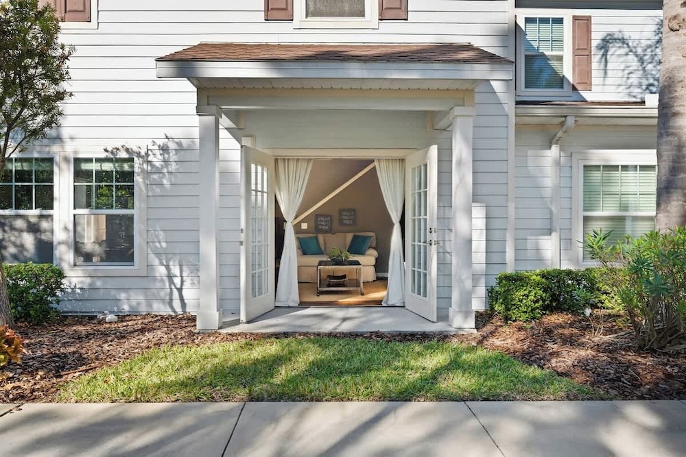 Kissimmee 4BR Townhouse: Perfect for Families!