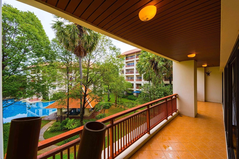 4 Bed Beachfront Condo SP43